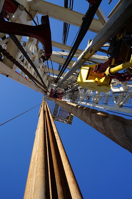 g659a6208c12158b62312823f026a1da08fb2a7279cbf3c171c78e51182133619d9e46706b1299424f55edaac83ecf559_640-863233 natural gas, search, oil rig